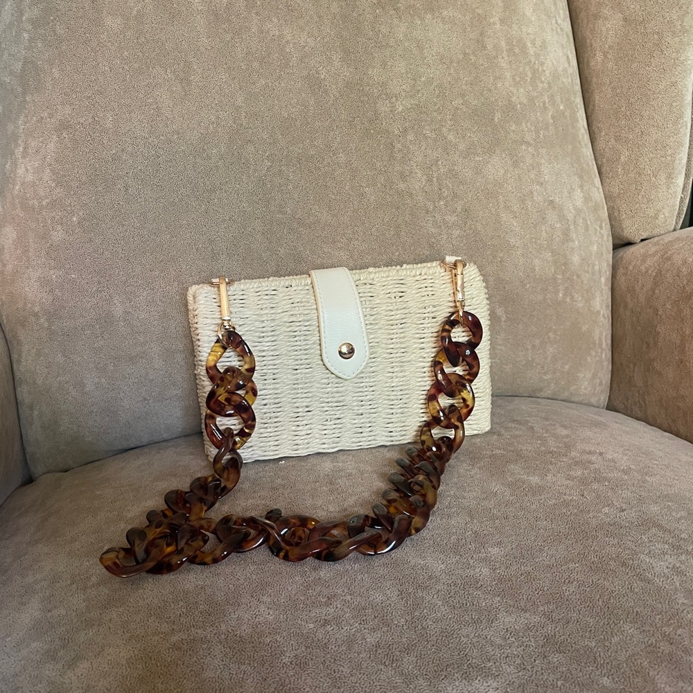 Elegant Cream Woven Bag with Tortoise Chain